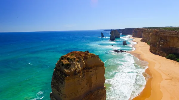 Douze apôtres rochers en Australie au coucher du soleil le long de Great Ocean Road, Victoria  - — Photo