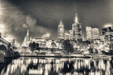 Melbourne şehir gece görünümü