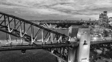 Sydney Harbour. Hava gece görünümü