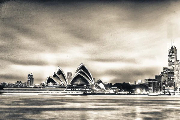 象徴的なシドニーオペラハウス — ストック写真