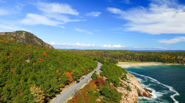 Warna-warna yang indah dari dedaunan New England. Pemandangan mata burung di udara — Stok Foto