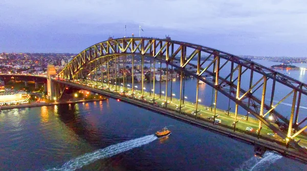 Мост Сидней Харбор ночью, вид с воздуха — стоковое фото