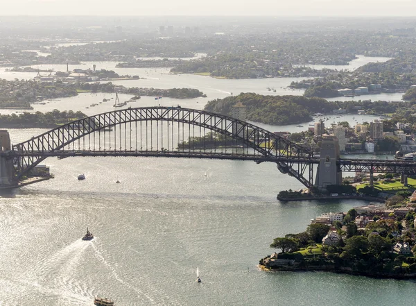 Vista al puerto y puente de Sydney — Foto de Stock