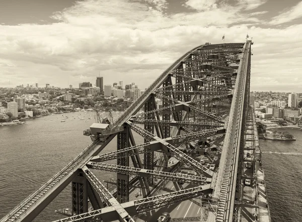 Vista al puerto de Sydney con puente —  Fotos de Stock