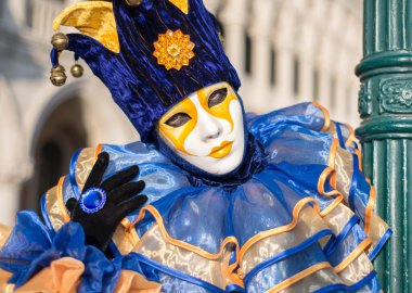 Renkli karnaval maskesi Venedik