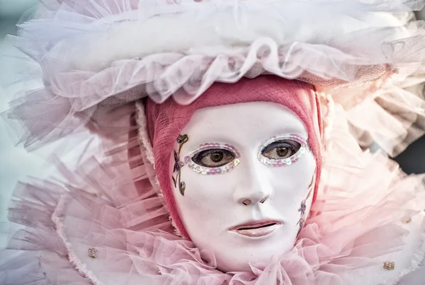 Färgglad karneval mask i Venedig — Stockfoto