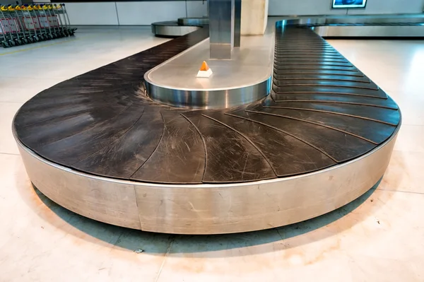 Empty airport baggage belt — Stock Photo, Image