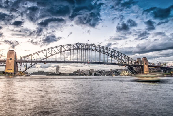 Sydney, Ausztrália. Csodálatos kilátás nyílik a Harbour Bridge — Stock Fotó