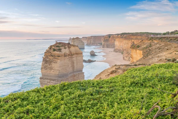 Oniki Havariler taşlara Avustralya günbatımı Great Ocean Road, Victoria boyunca - — Stok fotoğraf