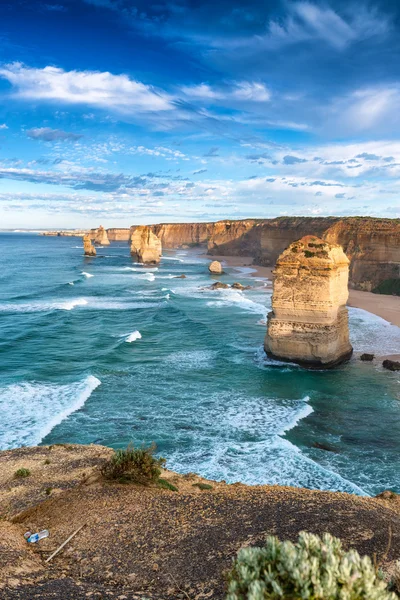 Douze apôtres rochers en Australie au coucher du soleil le long de Great Ocean Road, Victoria  - — Photo