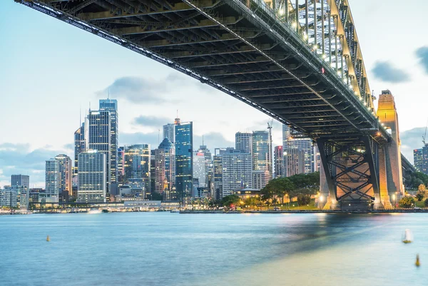 Sydney Harbour Bridge a městské panorama — Stock fotografie