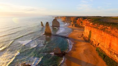 Oniki Havariler taşlara Avustralya günbatımı Great Ocean Road, Victoria boyunca -