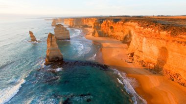 Oniki Havariler taşlara Avustralya günbatımı Great Ocean Road, Victoria boyunca -