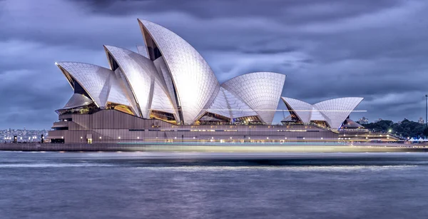 Opera house in Sydney — Stockfoto