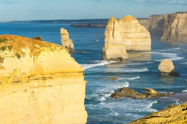 Doce Apóstoles rocas en Australia al atardecer en Great Ocean Road, Victoria  - — Foto de Stock