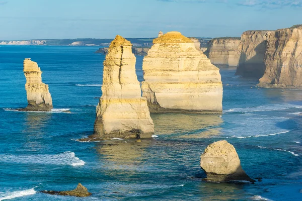 Doce Apóstoles rocas en Australia al atardecer en Great Ocean Road, Victoria  - — Foto de Stock