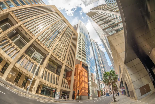 Sydney wolkenkrabbers, uitzicht vanaf straatniveau — Stockfoto