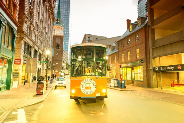 БОСТОН - 12 сентября: Бостонский старый город Тролли Тур в центре города на Се — стоковое фото