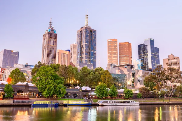 Melbourne - 17 października 2015: Panoramę na piękny dzień. T — Zdjęcie stockowe