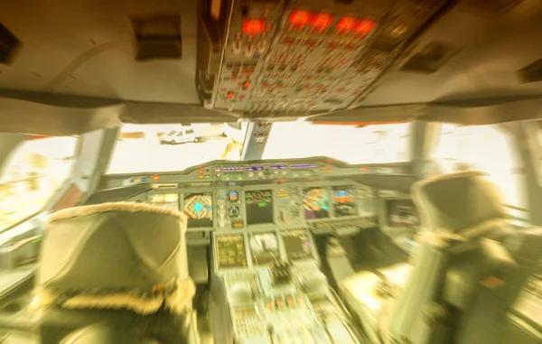 Blurred view of airplane Instruments primary flight display. Mov — Stock Photo, Image