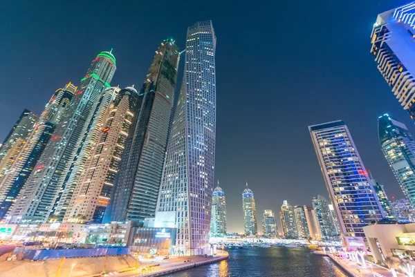 Dubai Marina skyline noite — Fotografia de Stock