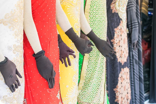 Bunte Kleidung auf dem Ostmarkt — Stockfoto