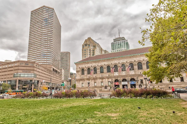 BOSTON - 12 DE SEPTIEMBRE DE 2015: Turistas por las calles de la ciudad. Boston — Foto de Stock