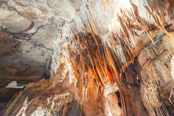 Gyönyörű kilátás nyílik a Jenolan barlangok belső, Blue Mountains - Ausztr — Stock Fotó