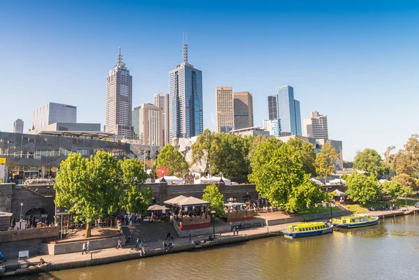 Melbourne - 17 października 2015: Panoramę na piękny dzień. T — Zdjęcie stockowe