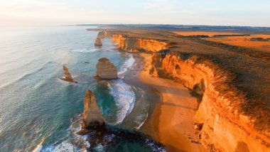Oniki Havariler taşlara Avustralya günbatımı Great Ocean Road, Victoria boyunca -
