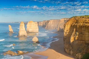 Oniki Havariler taşlara Avustralya günbatımı Great Ocean Road, Victoria boyunca -