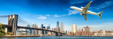 Uçak kalkış New York skyline ile sonra. Seyahat kavramı