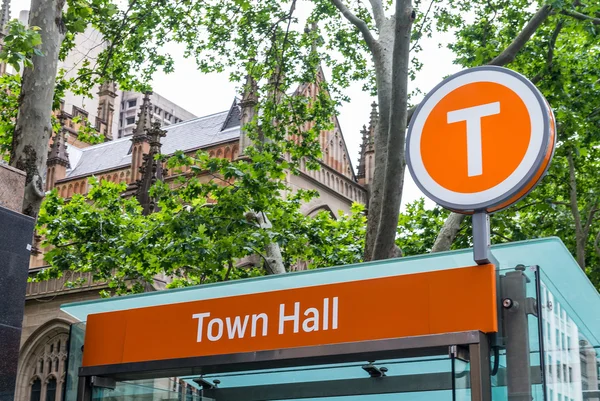 Assinatura da estação da Câmara Municipal em Sydney, Austrália — Fotografia de Stock