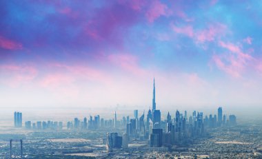 Güzel manzarası kum toz tarafından çevrili bir Dubai
