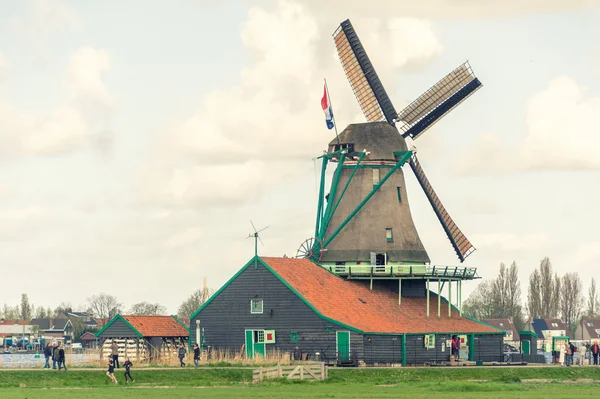 Wiatraki w Zaanse Schans, Holandia — Zdjęcie stockowe
