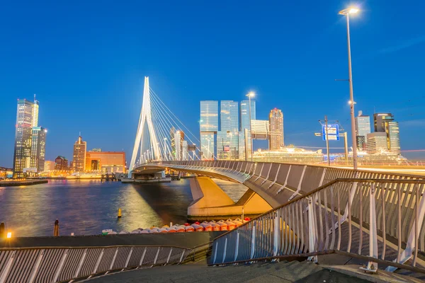 Noční panorama Rotterdamu - Nizozemsko — Stock fotografie