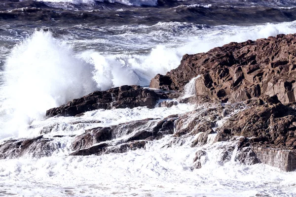 Vista da tempestade paisagem marinha com ondas — Fotografia de Stock