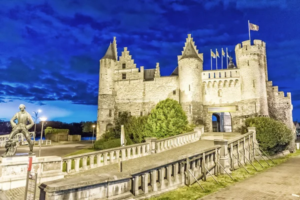 Antigo marco de Antuérpia, Bélgica. Vista noturna — Fotografia de Stock