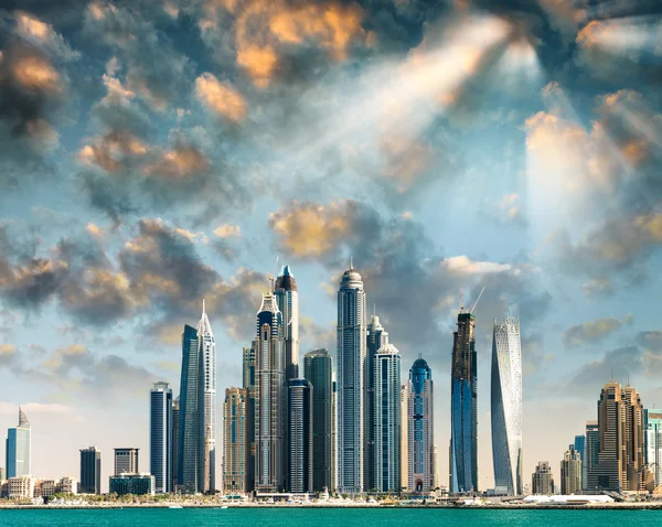 Dubai Marina en un hermoso día —  Fotos de Stock