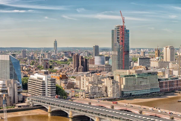 令人敬畏架空天际线的伦敦 — 图库照片