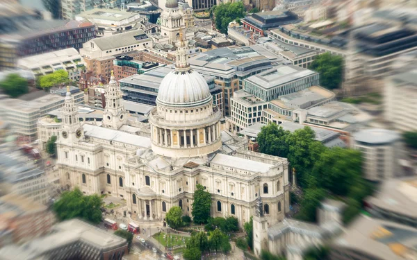 Vue aérienne floue de la cathédrale Saint-Paul, Londres — Photo