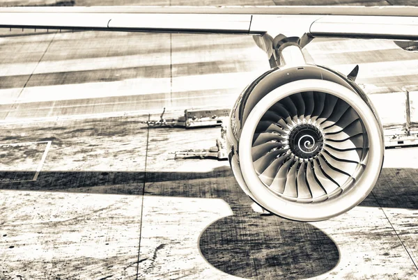 Motor do avião de passageiros — Fotografia de Stock