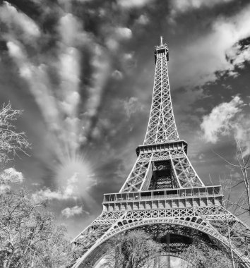 Siyah beyaz görünümü Paris Tour Eiffel otelinin