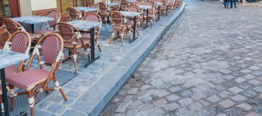 Montmartre sandalyeler ansd tablolar. Romantik sokak Paris