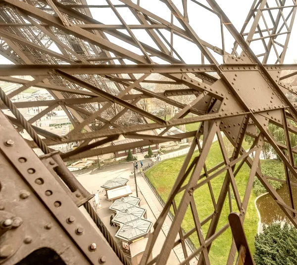 Eyfel Kulesi, Paris. Gün batımında görüntülemek — Stok fotoğraf