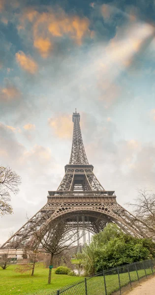 Eiffeltoren in Parijs — Stockfoto