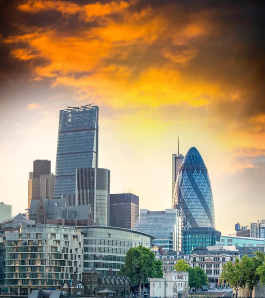 Londen City bij zonsondergang — Stockfoto