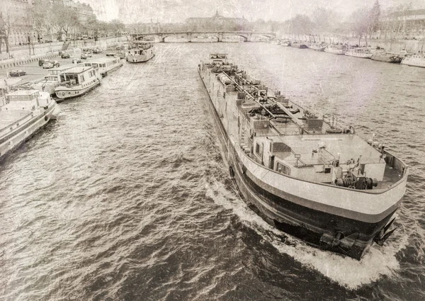 Paris Beateau. Ferry sur la Seine, scène vintage — Photo