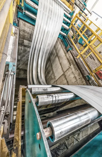 Máquina de bobinas de aço. Folha cortada — Fotografia de Stock