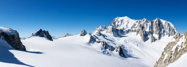 从 Geant 东脸上的勃朗峰，法国 ︰ 冬季全景 — 图库照片